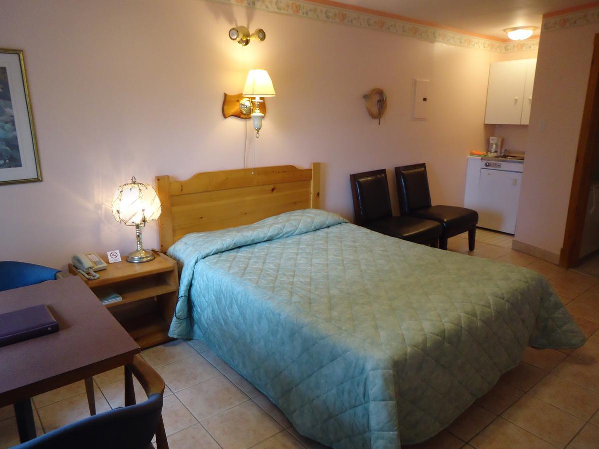 Motel Cote Ривьер-дю-Лу Экстерьер фото