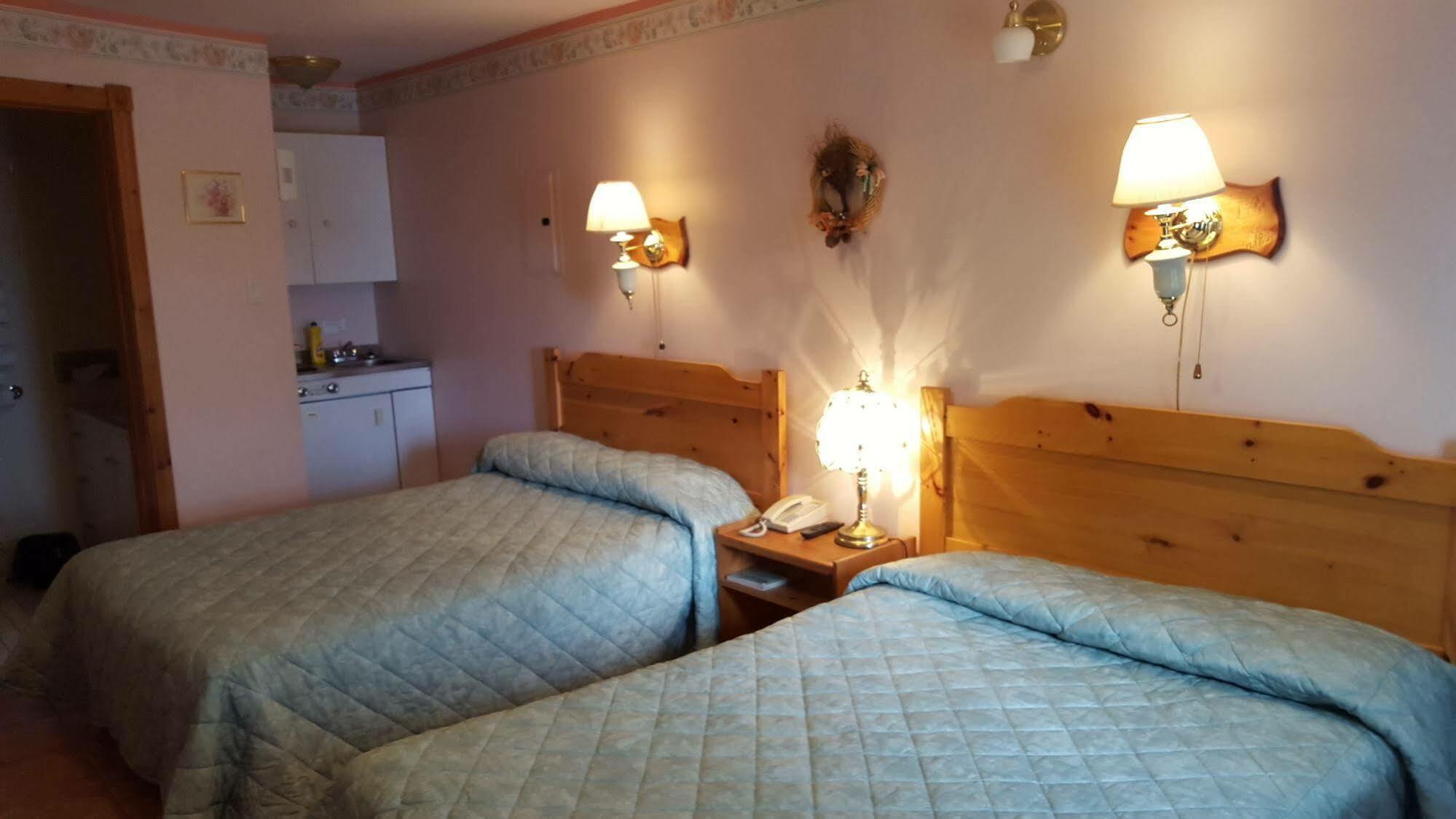Motel Cote Ривьер-дю-Лу Экстерьер фото